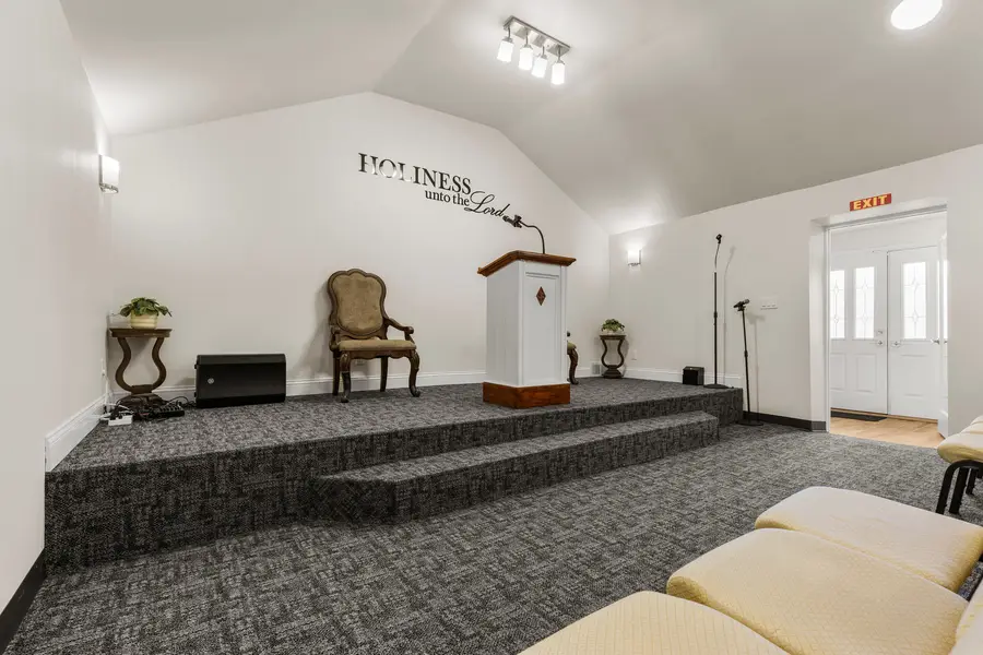 702 Cambridge Avenue, Rockford, IL 61102 - #3