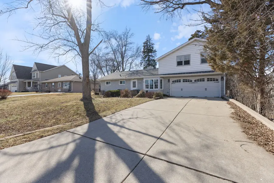5524 S Bruner Street, Hinsdale, IL 60521 - #3