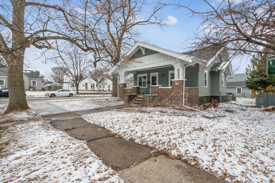 1102 E Dover Court, Davenport, IA 52803 - #2