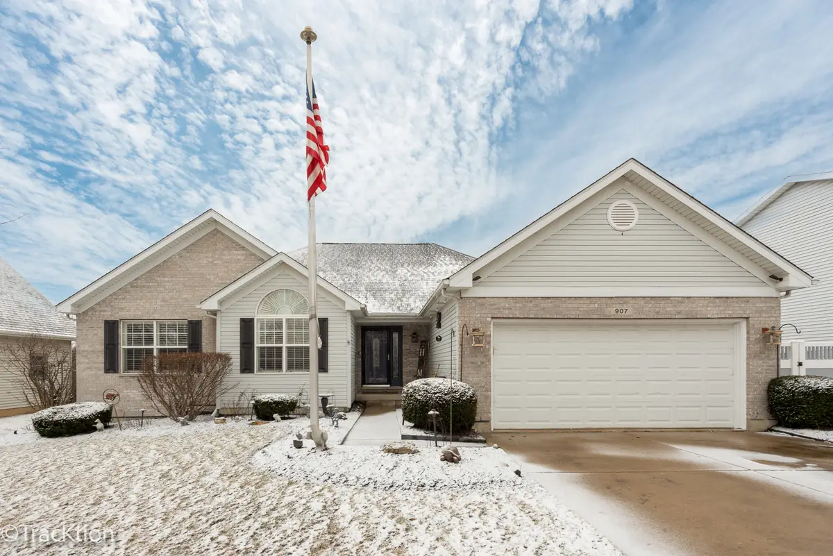 907 E Broadway Avenue, Winthrop Harbor, IL 60096 - #1