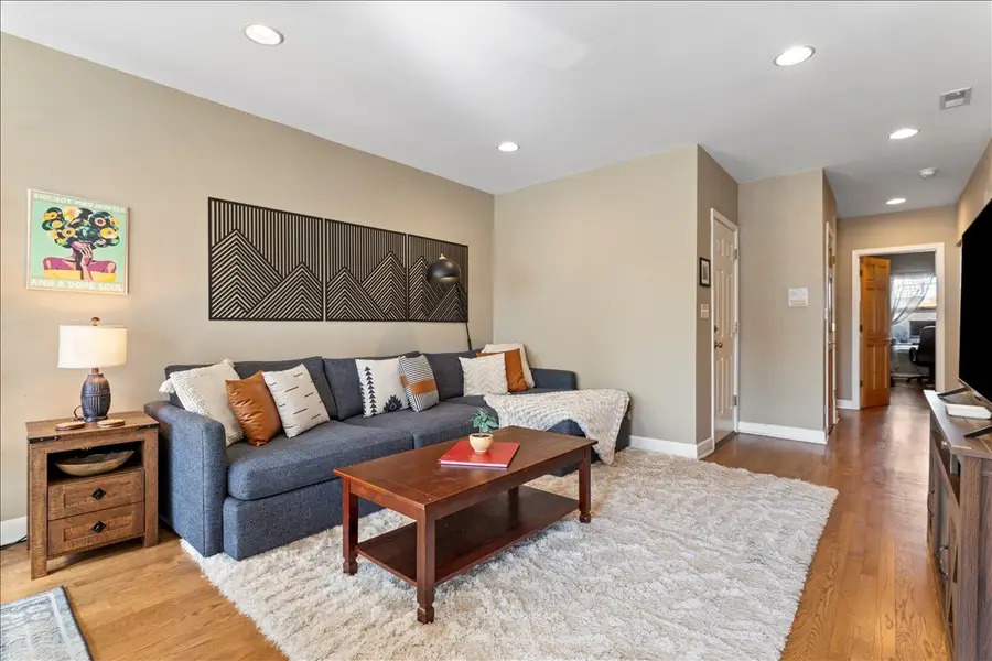 2618 W Rosemont Avenue #1, Chicago, IL 60659 - #3