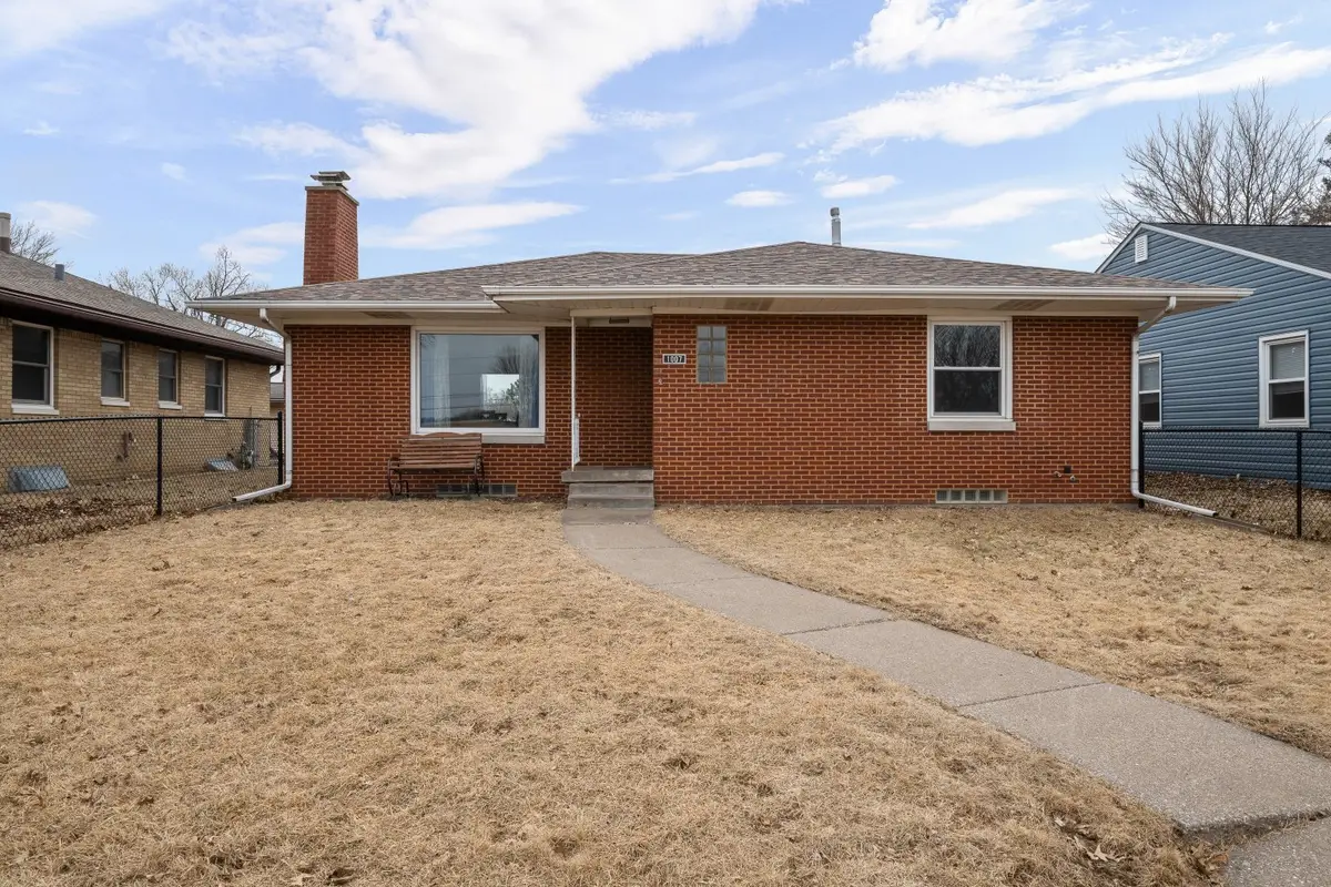 1007 W Central Park Avenue, Davenport, IA 52804 - #1