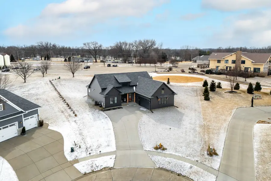 1 Country Club Court, Le Claire, IA 52753 - #2