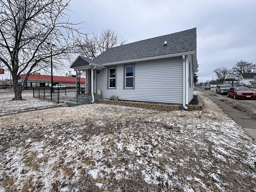 1703 N Division Street, Davenport, IA 52804 - #2