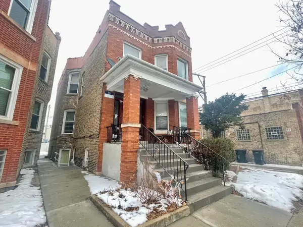 4014 W Cornelia Avenue, Chicago, IL 60641