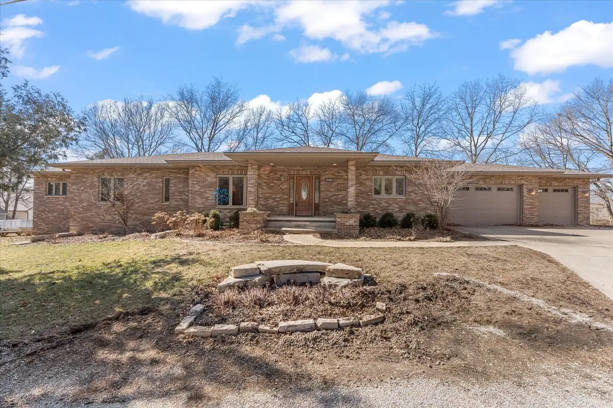 811 Sunset Drive, Mahomet, IL 61853 - #1