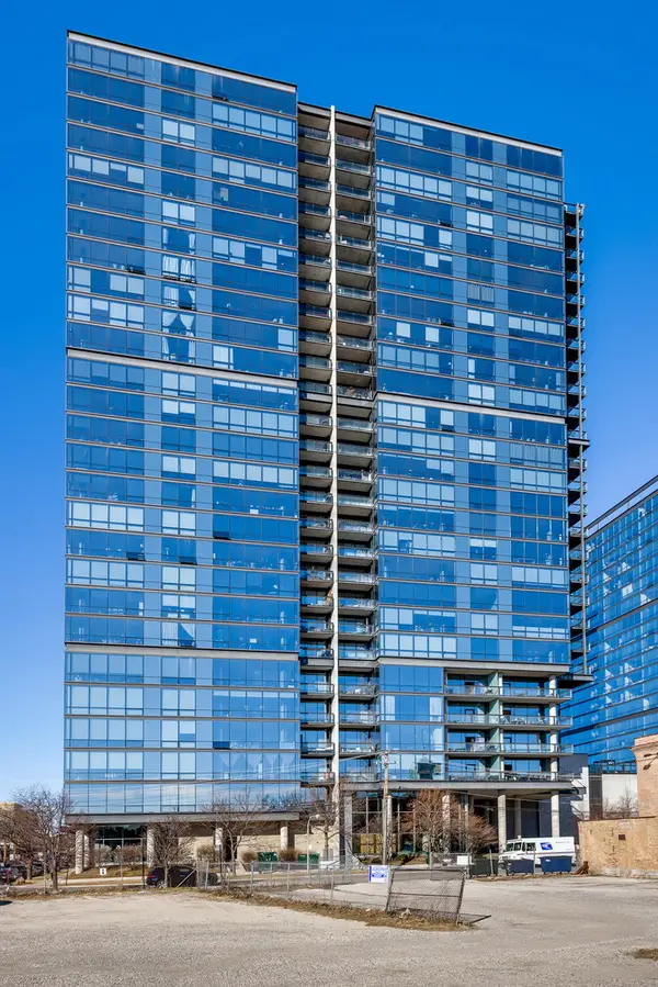 860 W Blackhawk Street #1202, Chicago, IL 60622