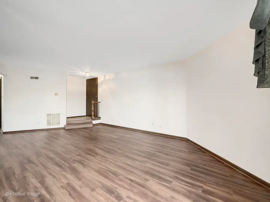 1705 Lakecliffe Drive #D, Wheaton, IL 60189 - #3