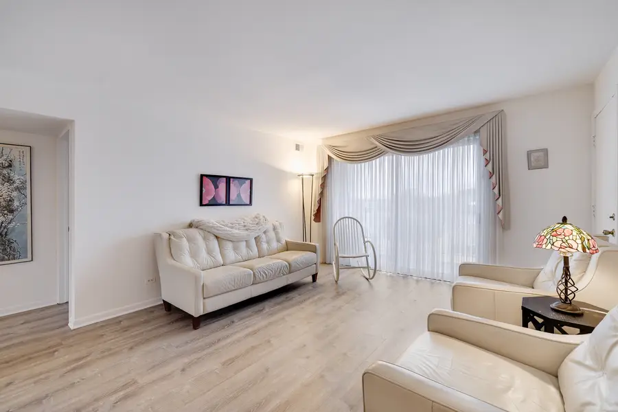 9387 Bay Colony Drive #3W, Des Plaines, IL 60016 - #2