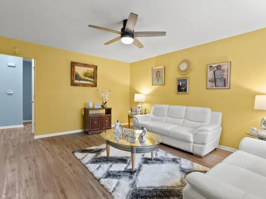 636 E 156th Place, South Holland, IL 60473 - #3