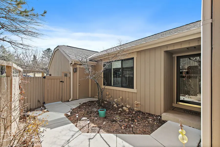 814 Oak Hill Road, Lake Barrington, IL 60010 - #2