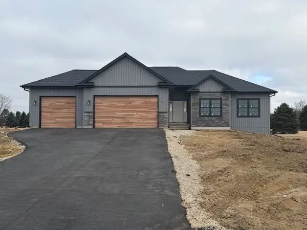 10398 E Clara Avenue, Rochelle, IL 61068