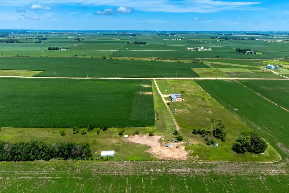 1811 245th Street, Calamus, IA 52729 - #1