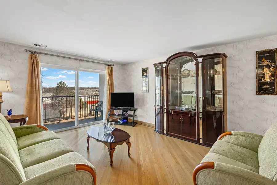 8620 Waukegan Road #408, Morton Grove, IL 60053 - #2