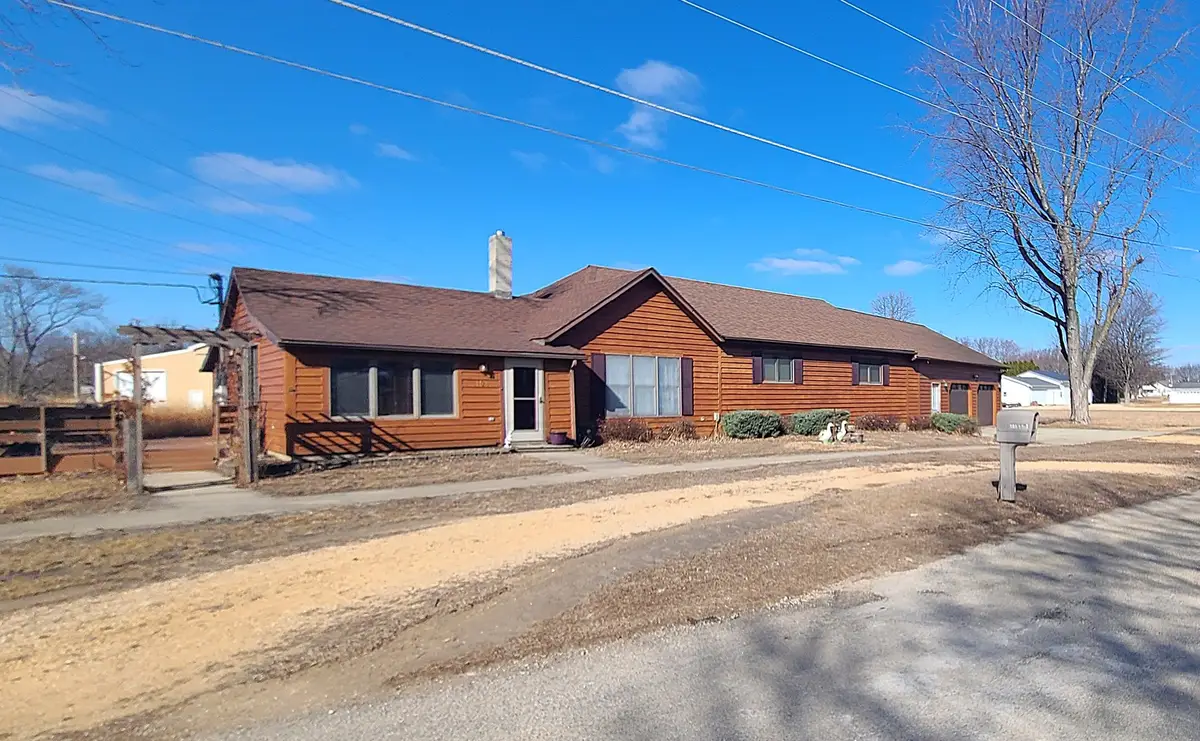 104 N East Avenue, Amboy, IL 61310 - #1