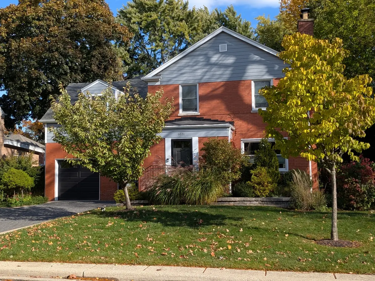 6831 N Kilpatrick Avenue, Lincolnwood, IL 60712 - #1