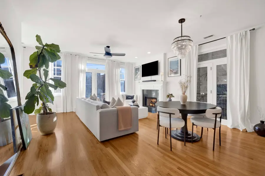 856 W Buckingham Place #3SW, Chicago, IL 60657 - #2