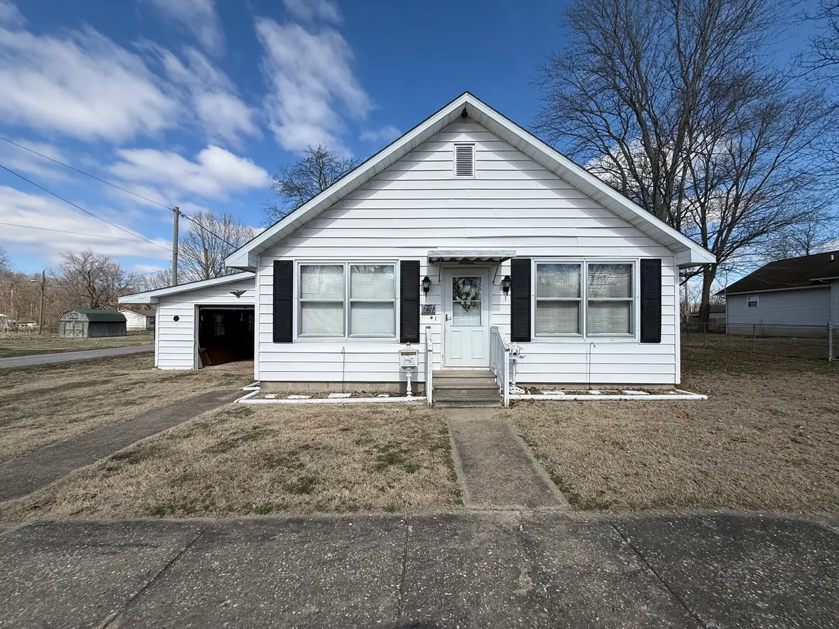 1421 W Maple Street, Herrin, IL 62948 - #1