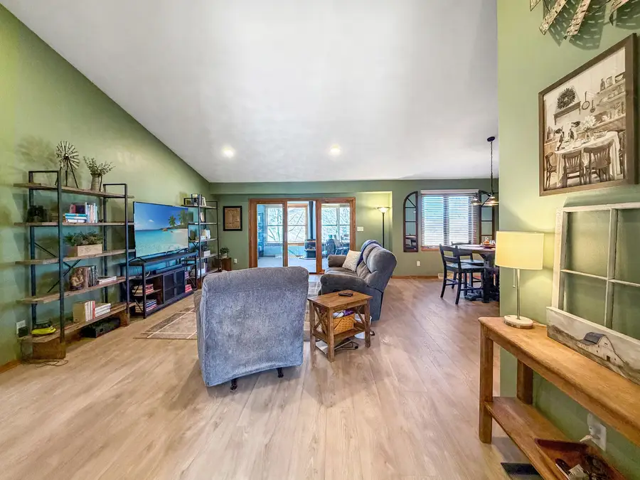 1150 S Greenfield Drive #1150, Freeport, IL 61032 - #3