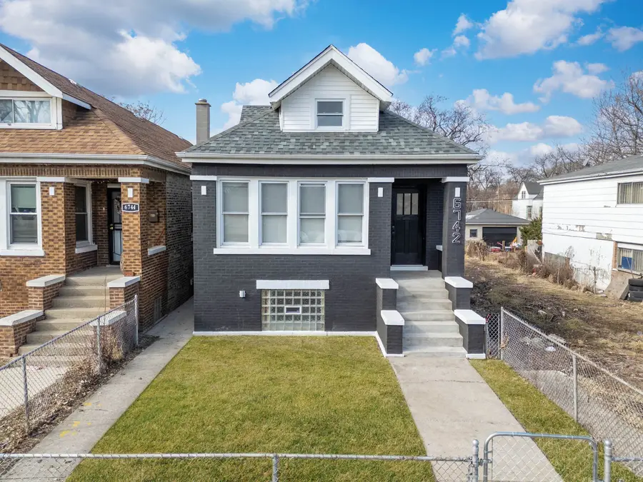 6742 S Carpenter Street, Chicago, IL 60621 - #2