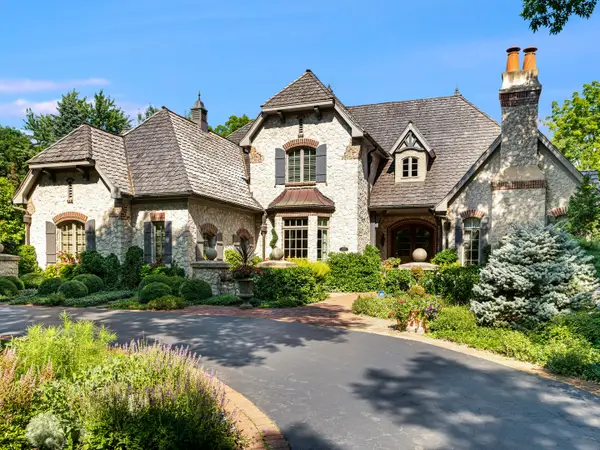 1317 Fox Glen Drive, St. Charles, IL 60174