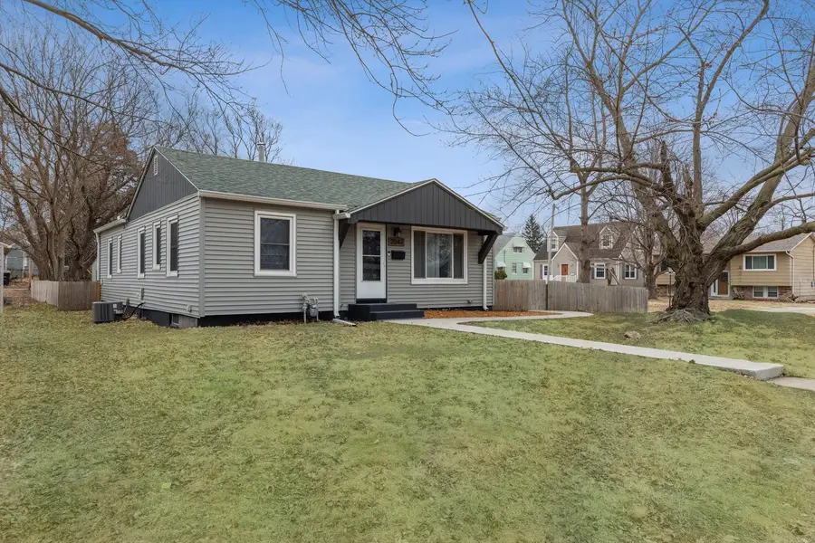 2047 32nd Street, Rock Island, IL 61201 - #2