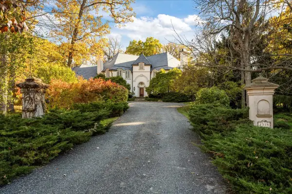 1315 Abington Cambs Drive, Lake Forest, IL 60045