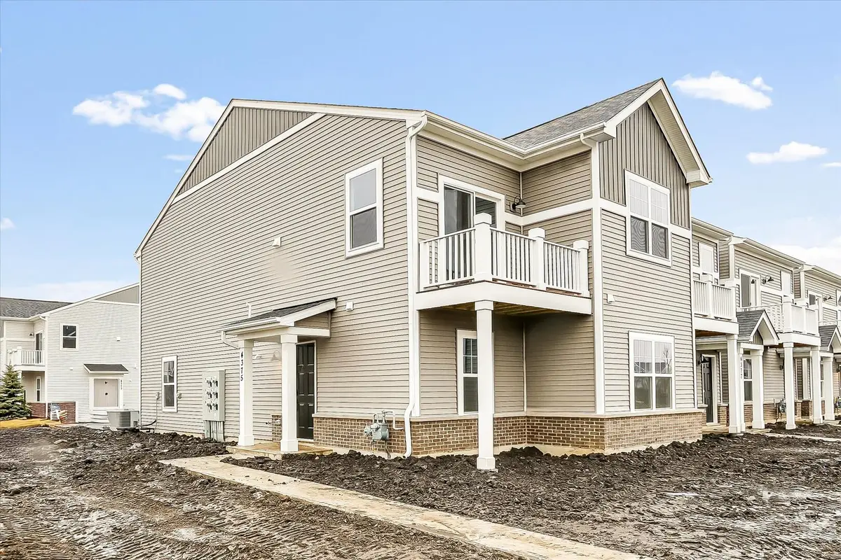 426 Comstock Road, South Elgin, IL 60177 - #1