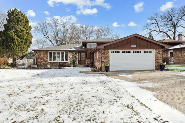 10033 S 87th Avenue, Palos Hills, IL 60465