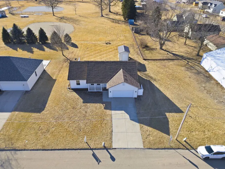 906 Warren Street, Earlville, IL 60518 - #3