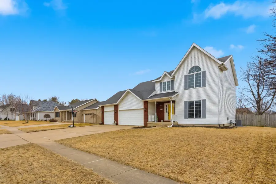 951 W Price Street, Eldridge, IA 52748 - #2