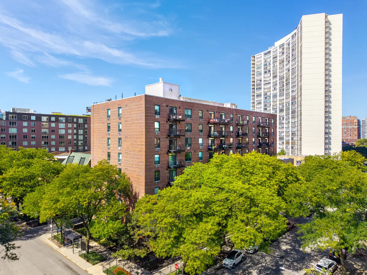 3900 N Pine Grove Avenue #911, Chicago, IL 60613 - #1