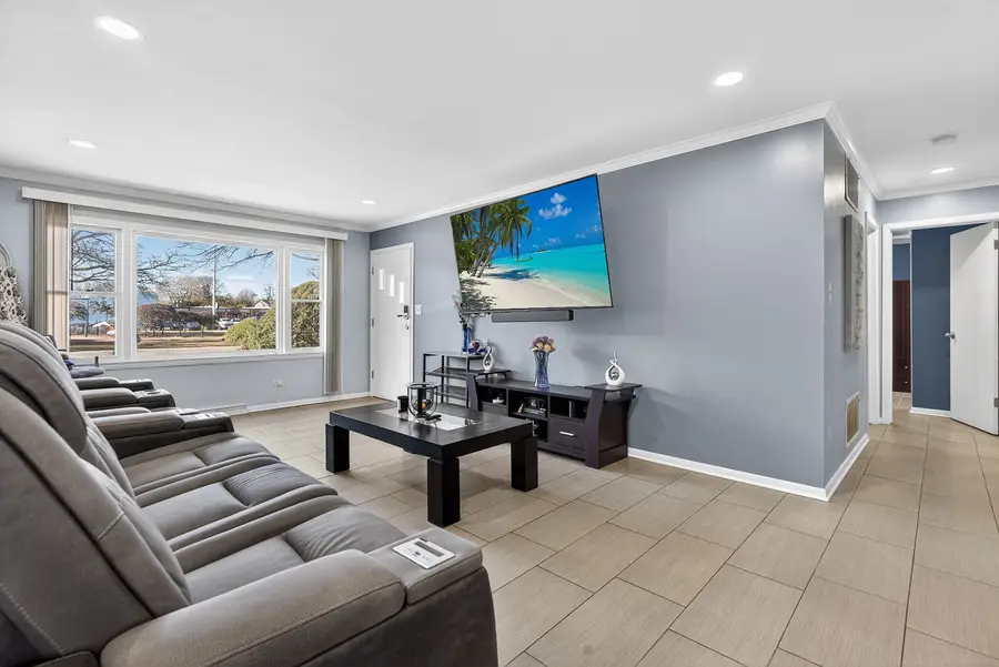 641 Mckinley Avenue, Mundelein, IL 60060 - #3