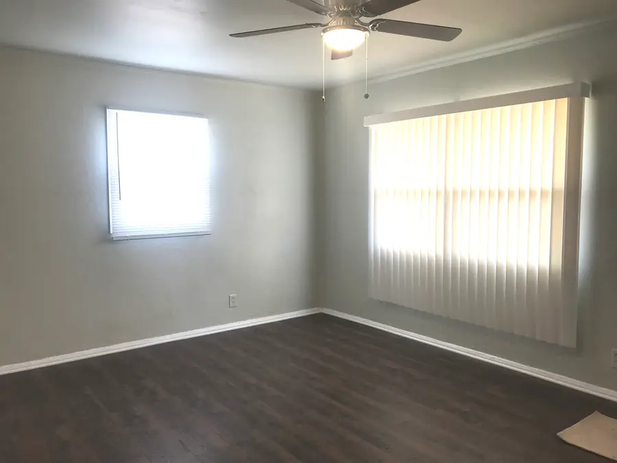 924 Pine Street, Waukegan, IL 60085 - #2