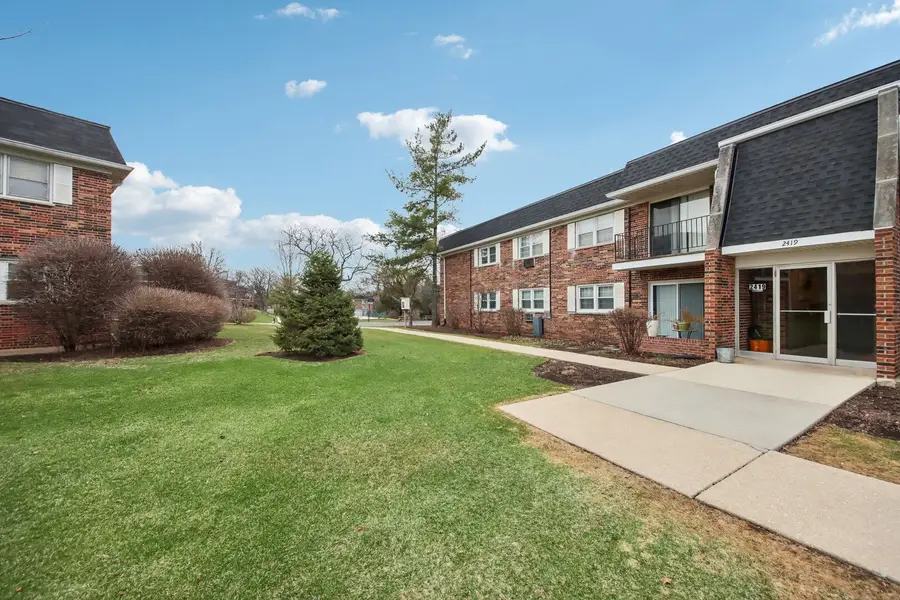2419 Ogden Avenue #9, Downers Grove, IL 60515 - #2