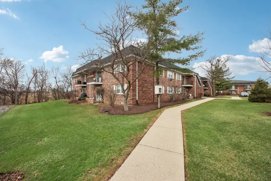 2419 Ogden Avenue #9, Downers Grove, IL 60515 - #3