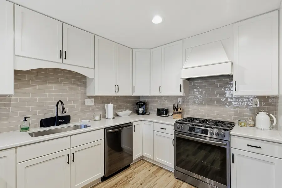 12 Thornwood Court, Moline, IL 61265 - #2