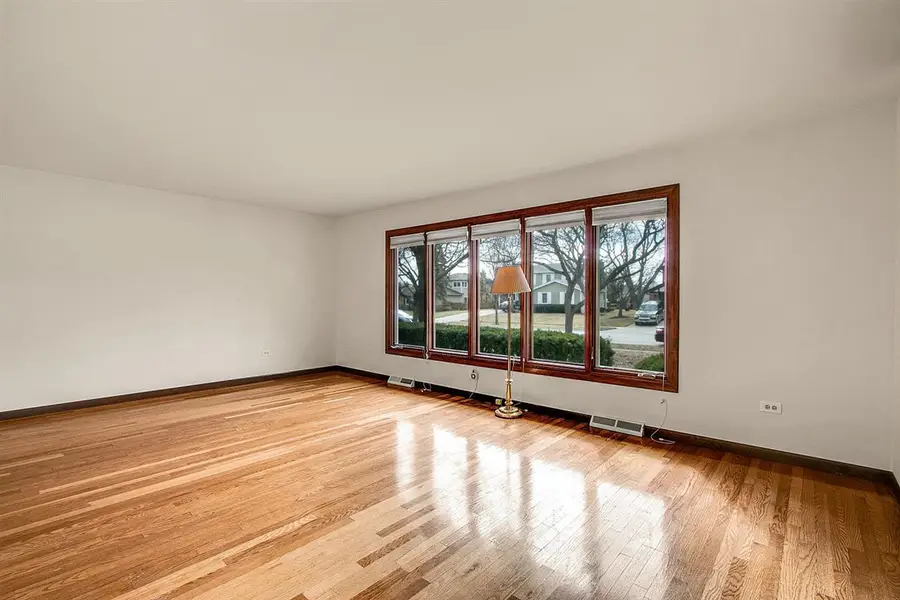 1040 E Grissom Drive, Palatine, IL 60074 - #3