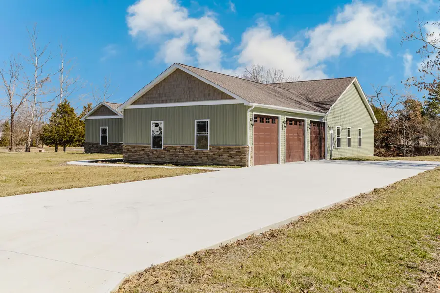 704 Jonathan Lane, Carterville, IL 62918 - #3