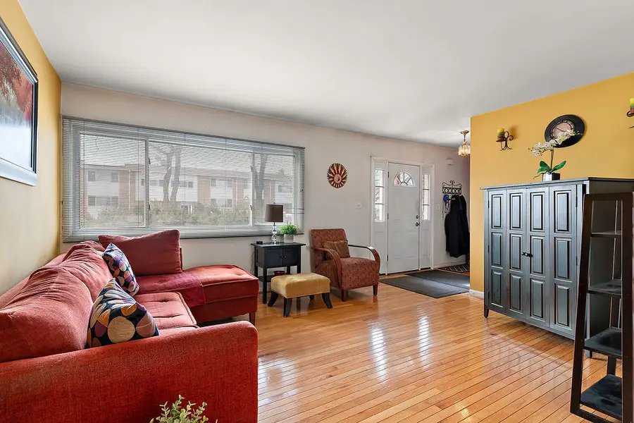 8000 W Lyons Street, Niles, IL 60714 - #2