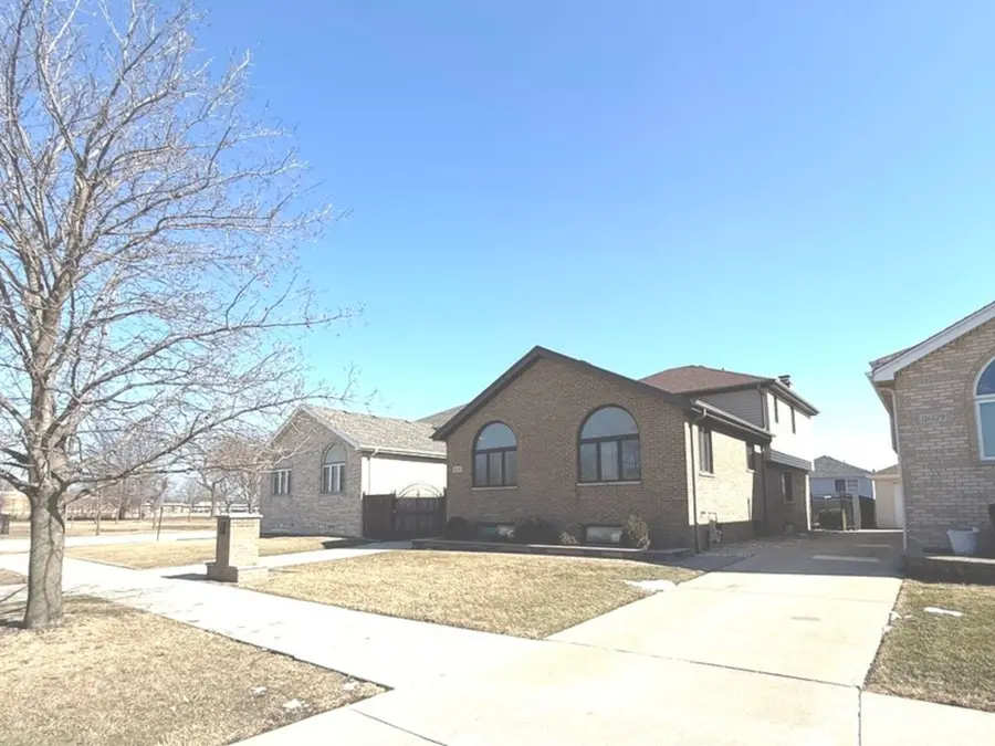 11605 S Avenue N, Chicago, IL 60617 - #2