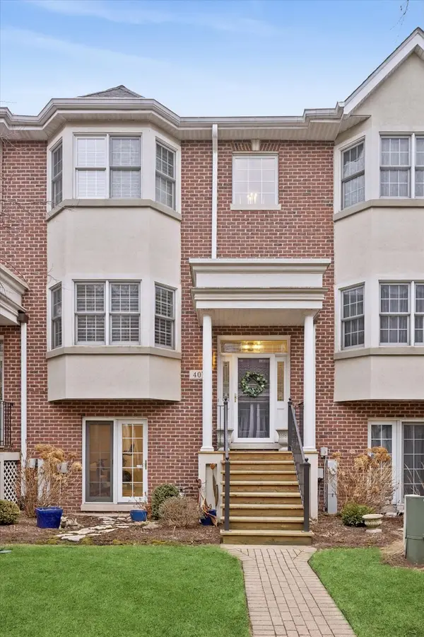 407 W Hillgrove Avenue, La Grange, IL 60525