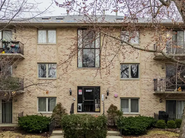 9527 S 54th Avenue #2B, Oak Lawn, IL 60453