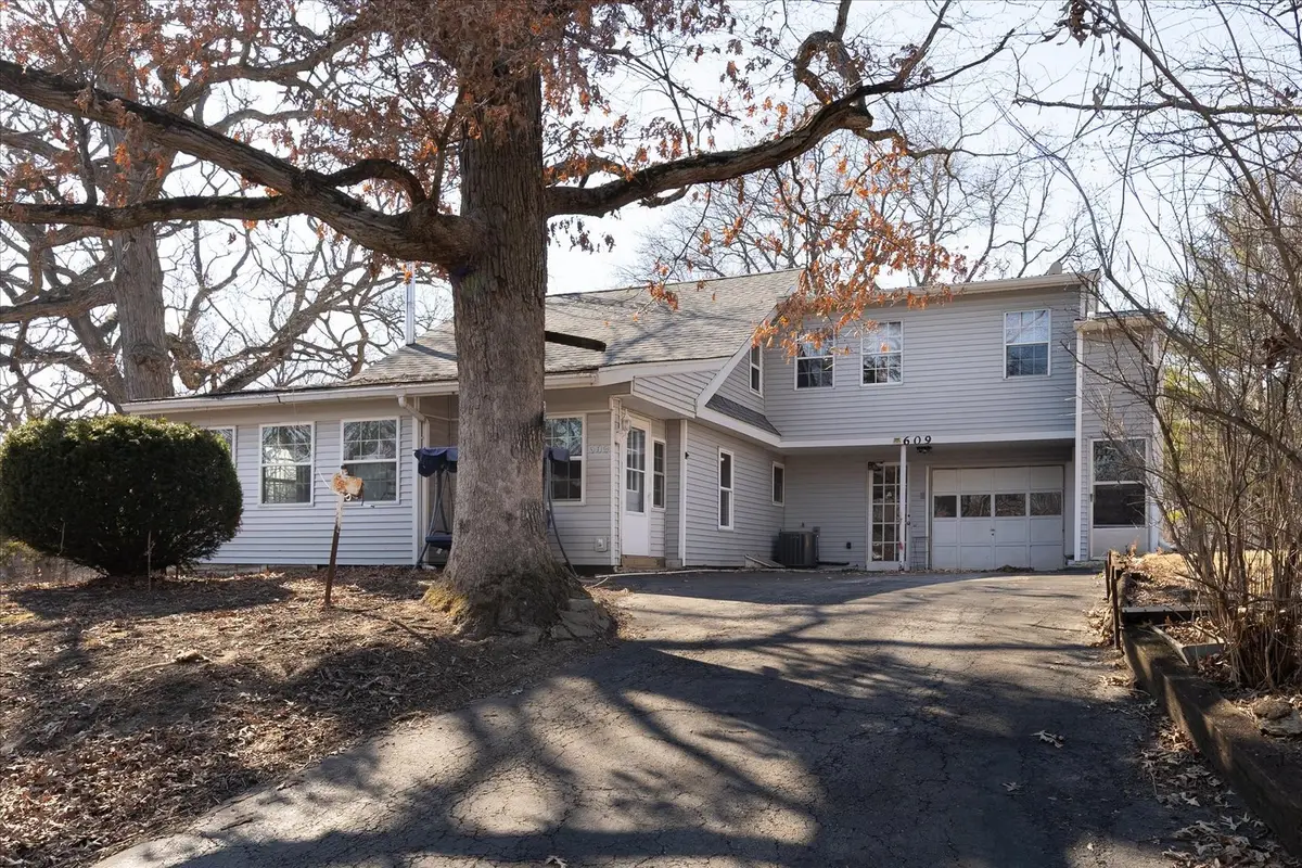 609 N Lincoln Street, Utica, IL 61373 - #1