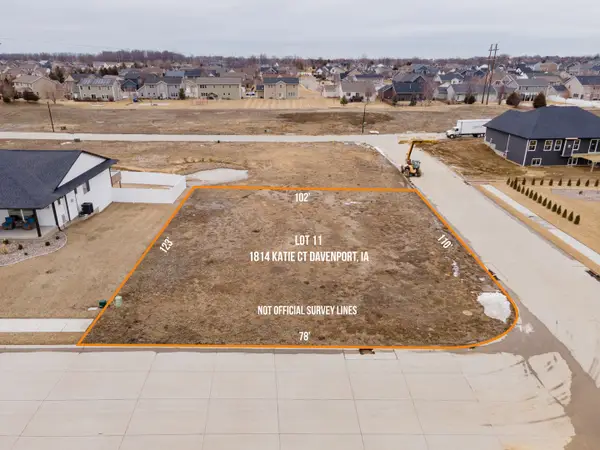 5820 Indigo Avenue, Davenport, IA 52807