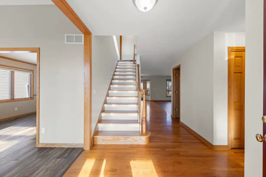 1242 Bristol Drive W, Sycamore, IL 60178 - #2