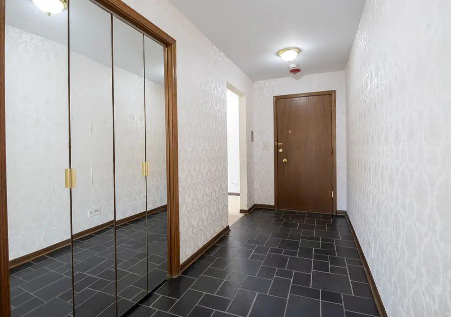 2500 Archbury Lane #1A, Park Ridge, IL 60068 - #3