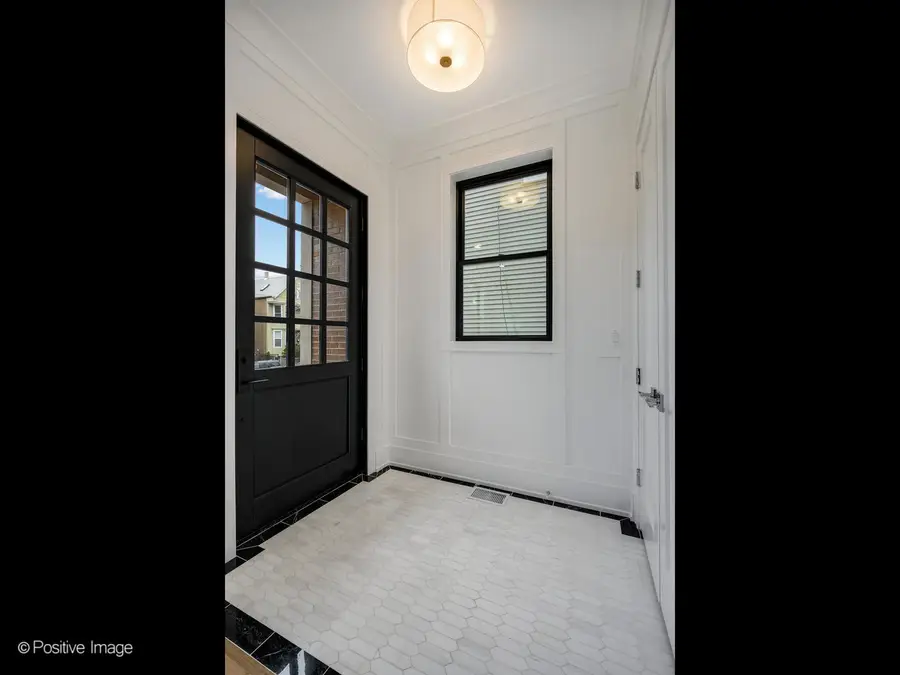 1228 W Wellington Avenue, Chicago, IL 60657 - #3