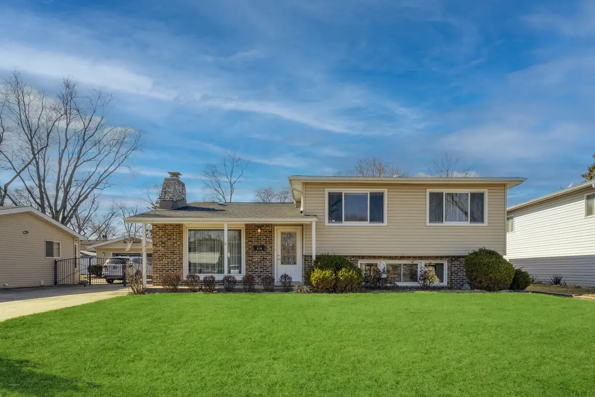 434 S Yale Avenue, Addison, IL 60101 - #1