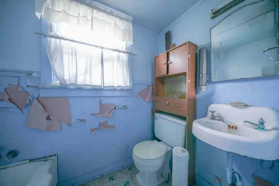 118 N Locust Street, Genoa, IL 60135 - #3